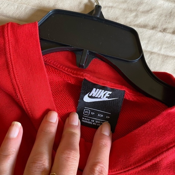 Nike Women’s Red Cheetah Sweatshirt Size XS Loungewear Workout Pullover Top - Picture 7 of 7